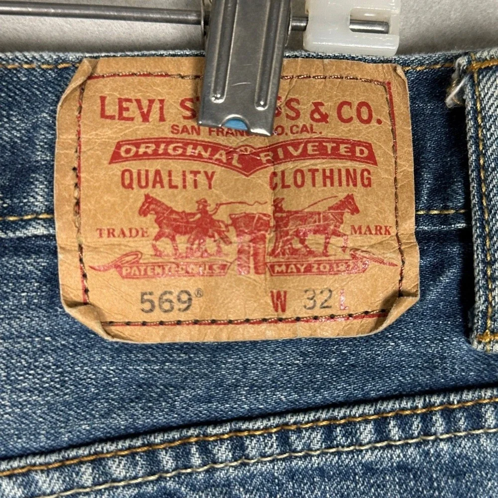 Levis 569 Shorts Mens 32 Blue Loose Straight Denim Distressed Skaker 5-Pocket
